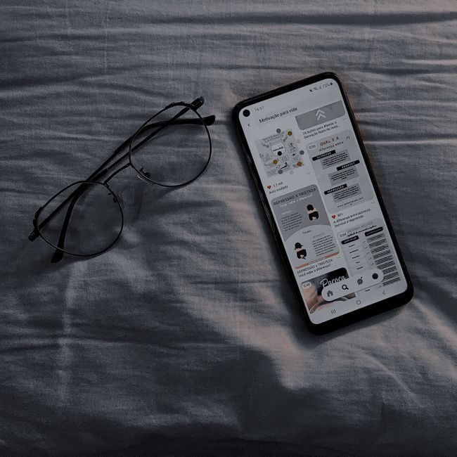 A smartphone and eyeglasses resting on a bedspread, creating a casual still life scene. — Gabriel  Albino De Jesus, Pexels