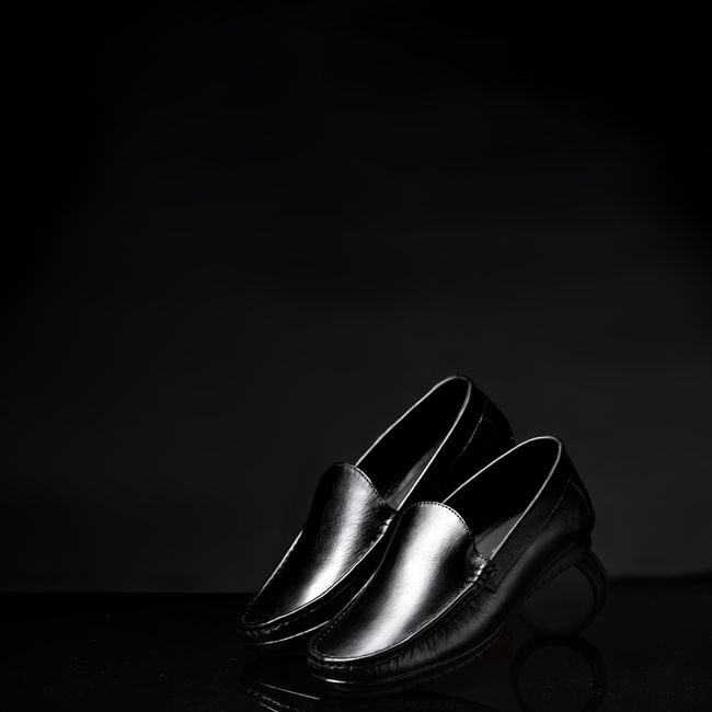 Stylish and formal black leather loafers in a sleek and classic design, ideal for fashion statements. — Rujwal Pradhan, Pexels