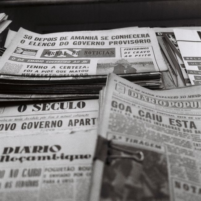A nostalgic view of vintage Portuguese newspapers stacked together, showcasing historical headlines. — Efe Ersoy, Pexels