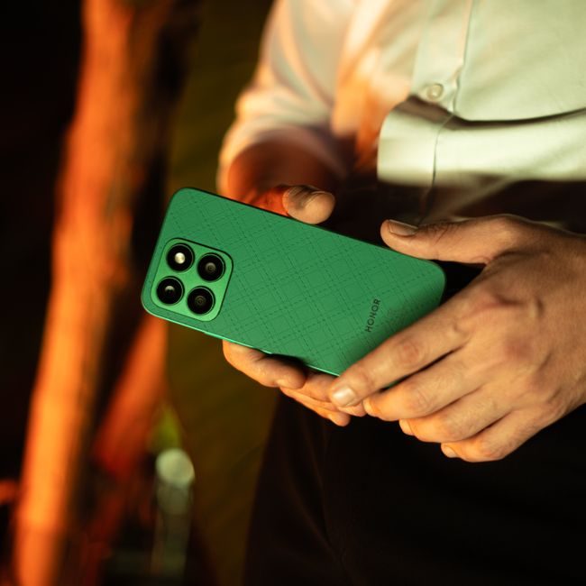 A man holding a green smartphone with a focus on modern design and technology. — khezez  | خزاز, Pexels