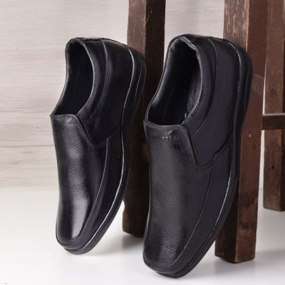 Stylish black leather formal shoes perfect for business or official events. Sleek design and high-quality finish. — ALOK DAS, Pexels