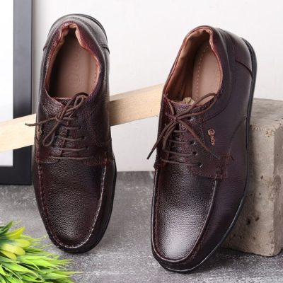 Stylish brown leather men's dress shoes in a modern display setting. Perfect for formal occasions. — ALOK DAS, Pexels